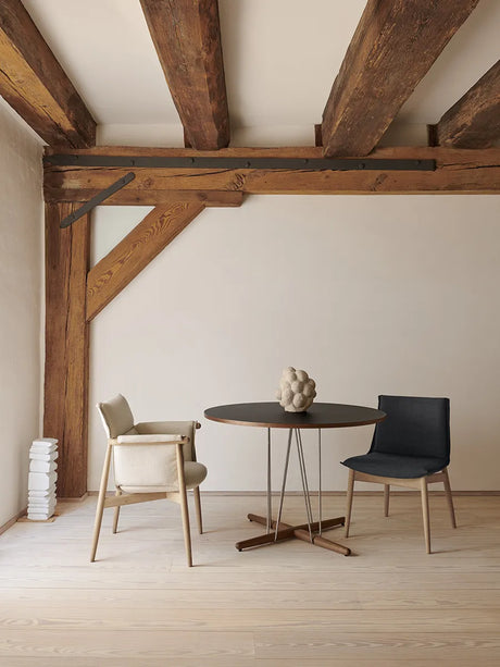 E005 Embrace Chair af EOOS - Eg-stofgruppe 1 / Sæbe - Jacobsen Plus
