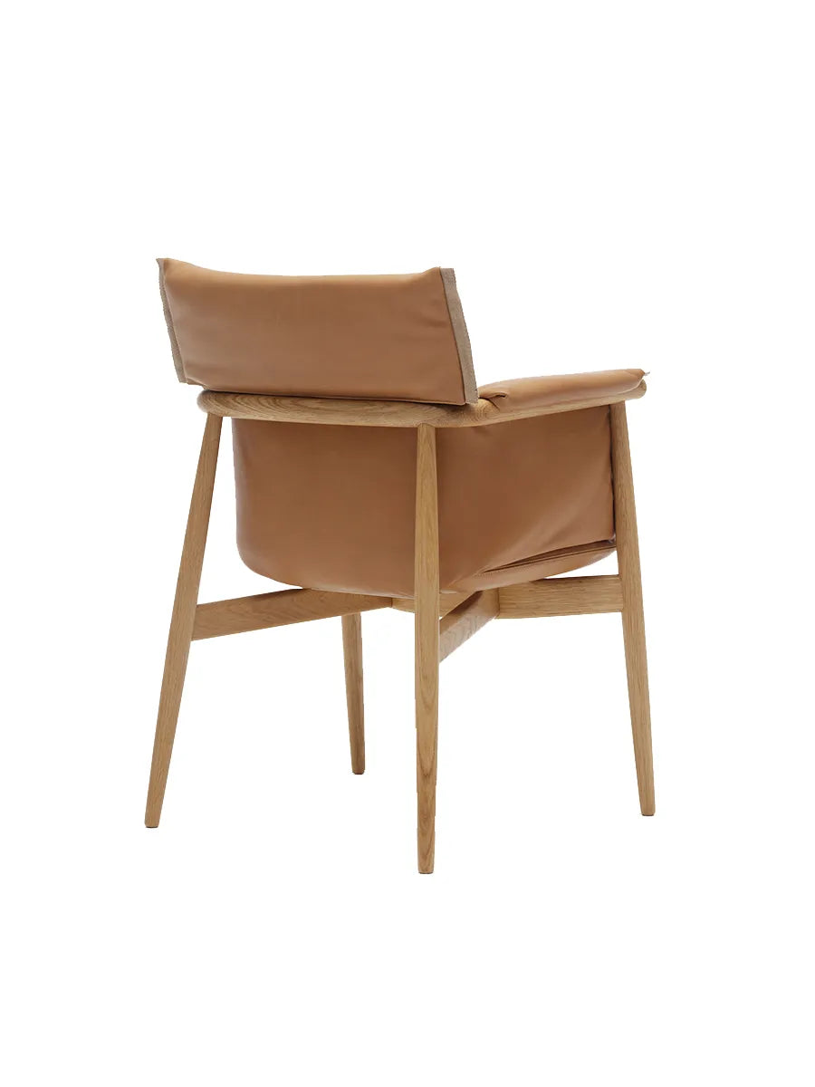 E005 Embrace Chair af EOOS - 7 - Jacobsen Plus
