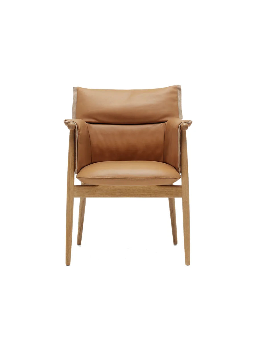 E005 Embrace Chair af EOOS - 1 - Jacobsen Plus