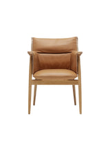 E005 Embrace Chair af EOOS - 1 - Jacobsen Plus