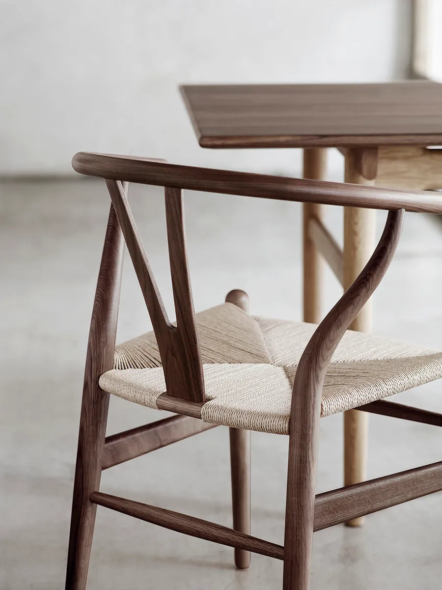 Y-stol CH24, Eg røget olie af Hans J. Wegner