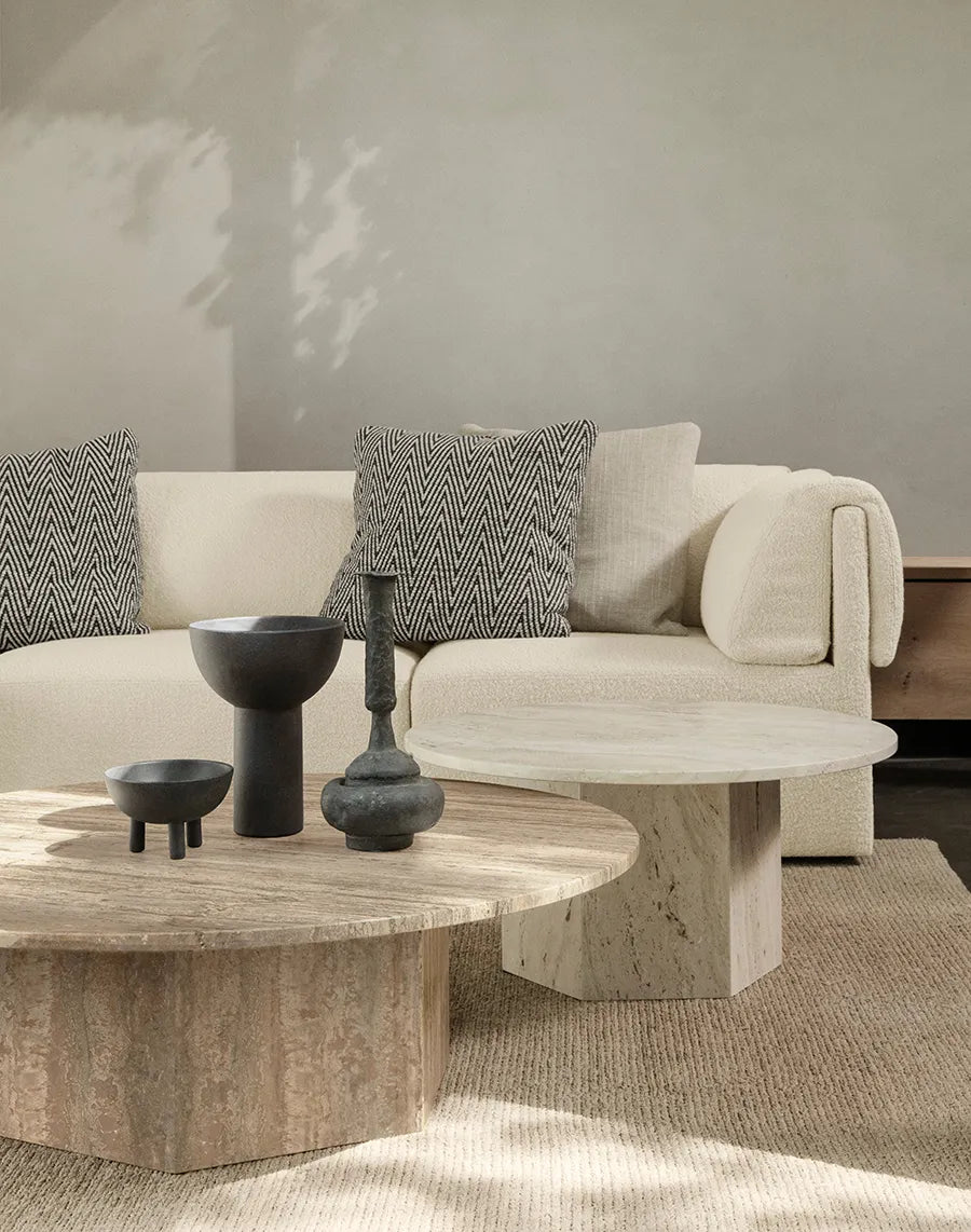 Epic Coffee Table Ø110 cm, travertine fra GUBI - 2 - Jacobsen Plus