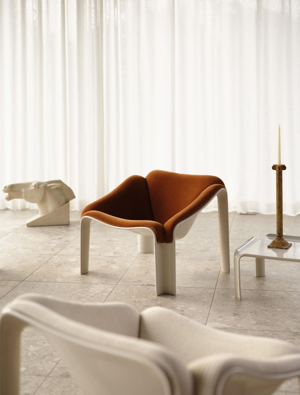 F300 Lounge Chair fra Gubi - 4 - Jacobsen Plus