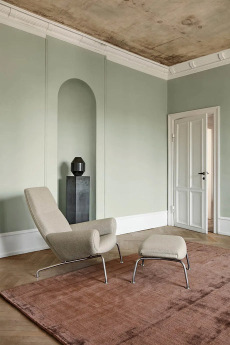 Queen Lænestol af Hans J. Wegner - Stofgruppe 1 - Jacobsen Plus