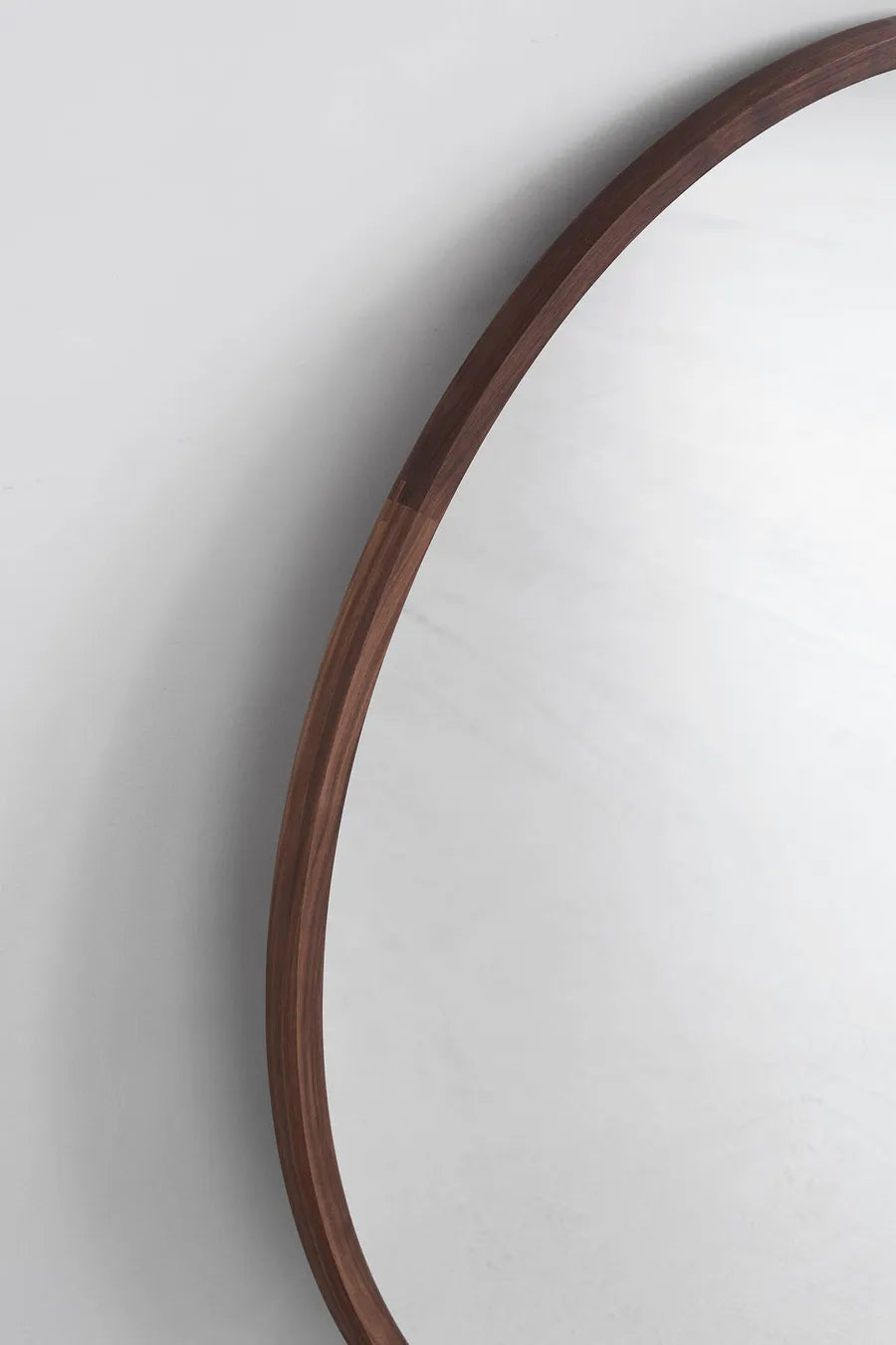Silhouette spejl Ø100 fra Fredericia Furniture
