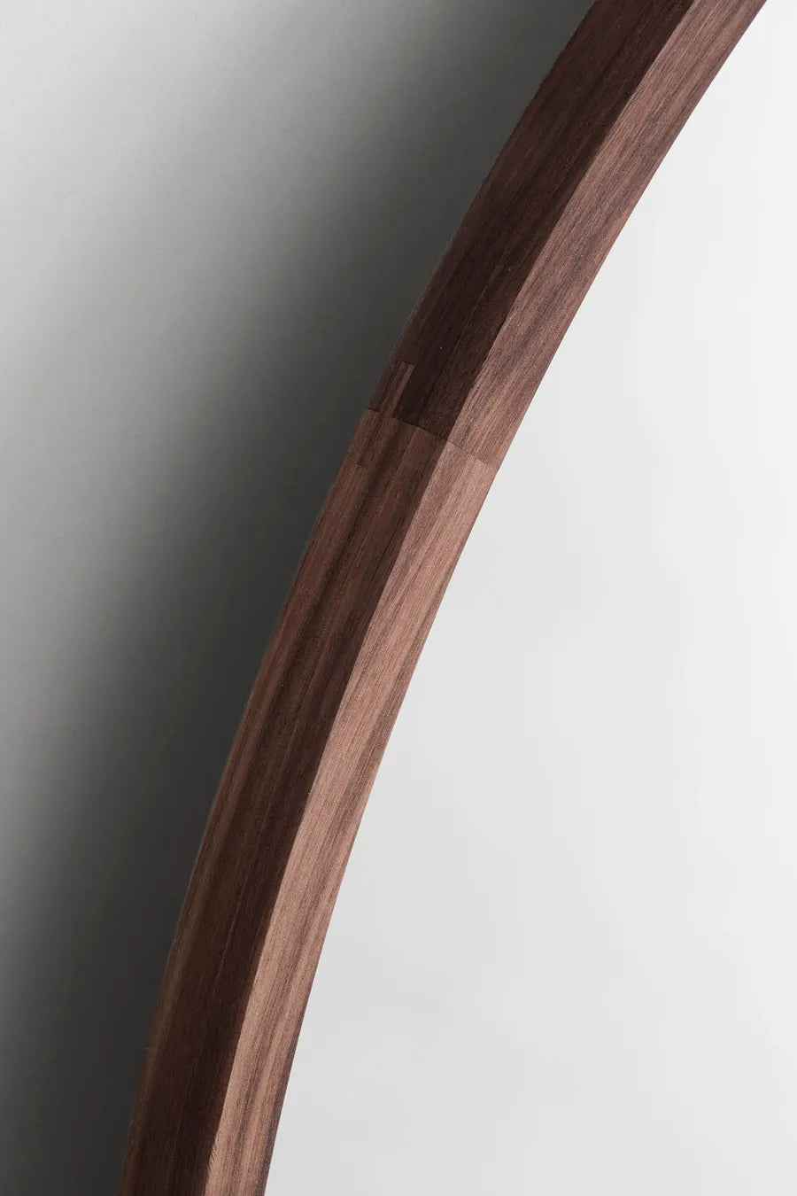 Silhouette spejl Ø100 fra Fredericia Furniture