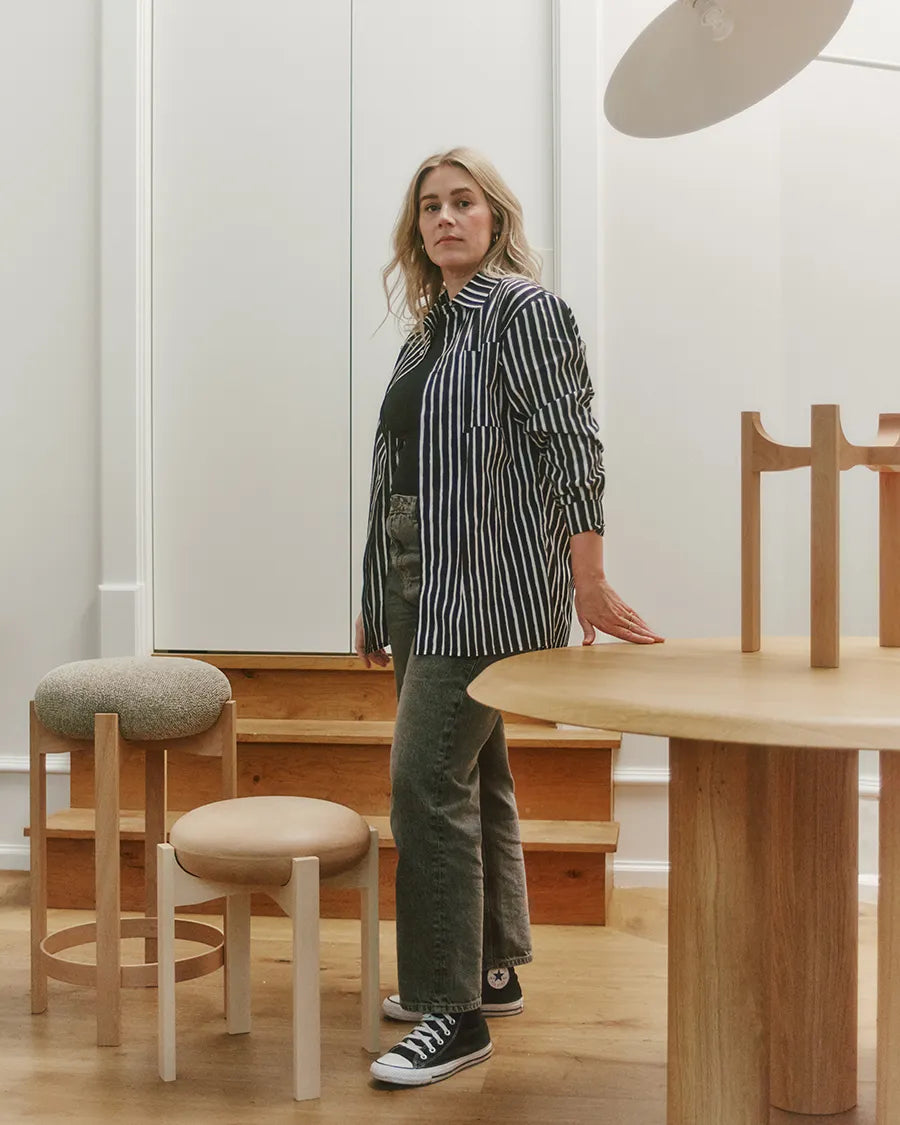 Pioneer Bar Stool, lacquered oak/max 95 fra Fredericia Furniture