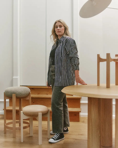 Pioneer Bar Stool, lacquered oak/max 95 fra Fredericia Furniture - 2 - Jacobsen Plus