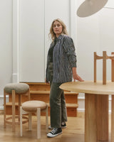 Pioneer Bar Stool, smoked oak/primo 86 fra Fredericia Furniture - 2 - Jacobsen Plus