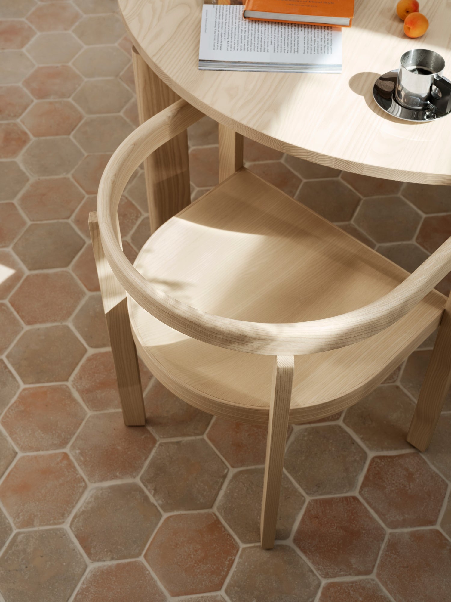 After Dining Table Ø120, ash fra Fritz Hansen