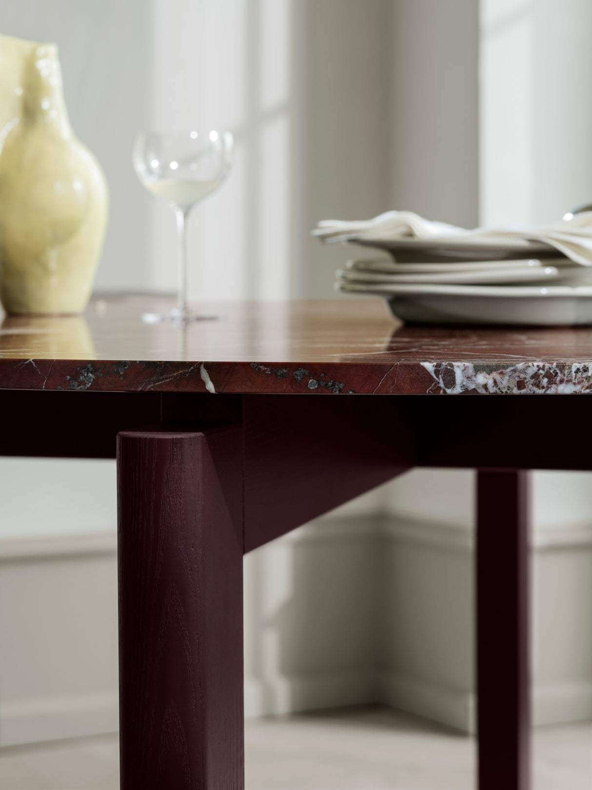 After Dining Table Ø120, Marble Burgundy fra Fritz Hansen - 4 - Jacobsen Plus