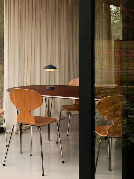 Piet Hein B616 Superellipse spisebord, 170 x 100 cm fra Fritz Hansen - Light Amber laminat m. alukant - Krom stel - Jacobsen Plus