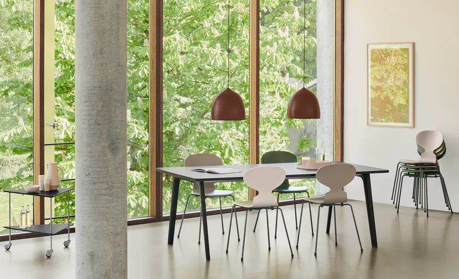 3101 Myren Stol i farvet ask af Arne Jacobsen