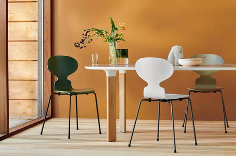 3101 Myren Stol i farvet ask af Arne Jacobsen - Pale Rose / Krom - Jacobsen Plus