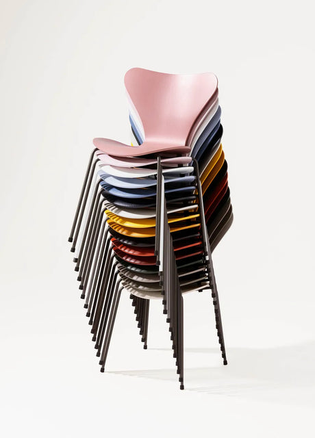 3107 Serie 7 stol i farvet ask af Arne Jacobsen - Pale Rose / Krom - Jacobsen Plus