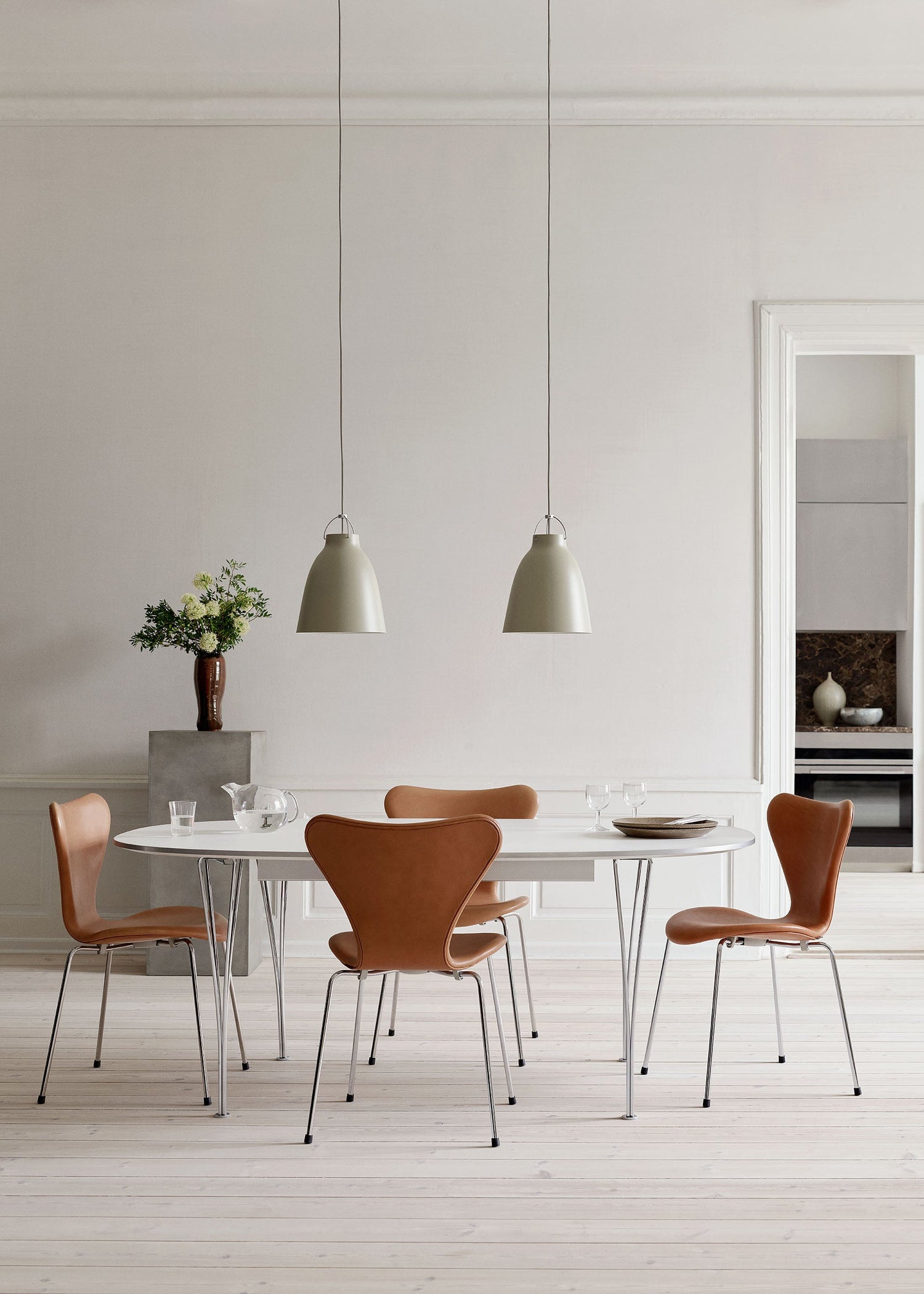 Fritz Hansen - 3107 stol, fuldpolstret i Grace læder