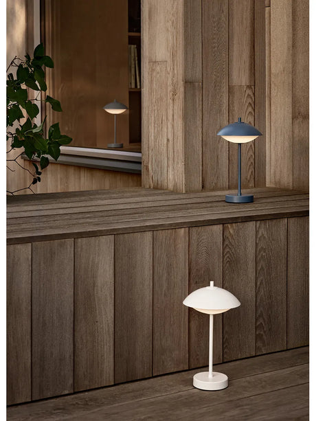 Clam Portable Lamp fra Fritz Hansen - White - Jacobsen Plus