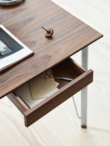 FH3605™ Skrivebord m. Skuffe af Arne Jacobsen - 1 - Jacobsen Plus