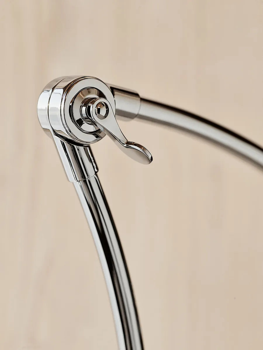 Kaiser Idell 6559-W væglampe fra Fritz Hansen