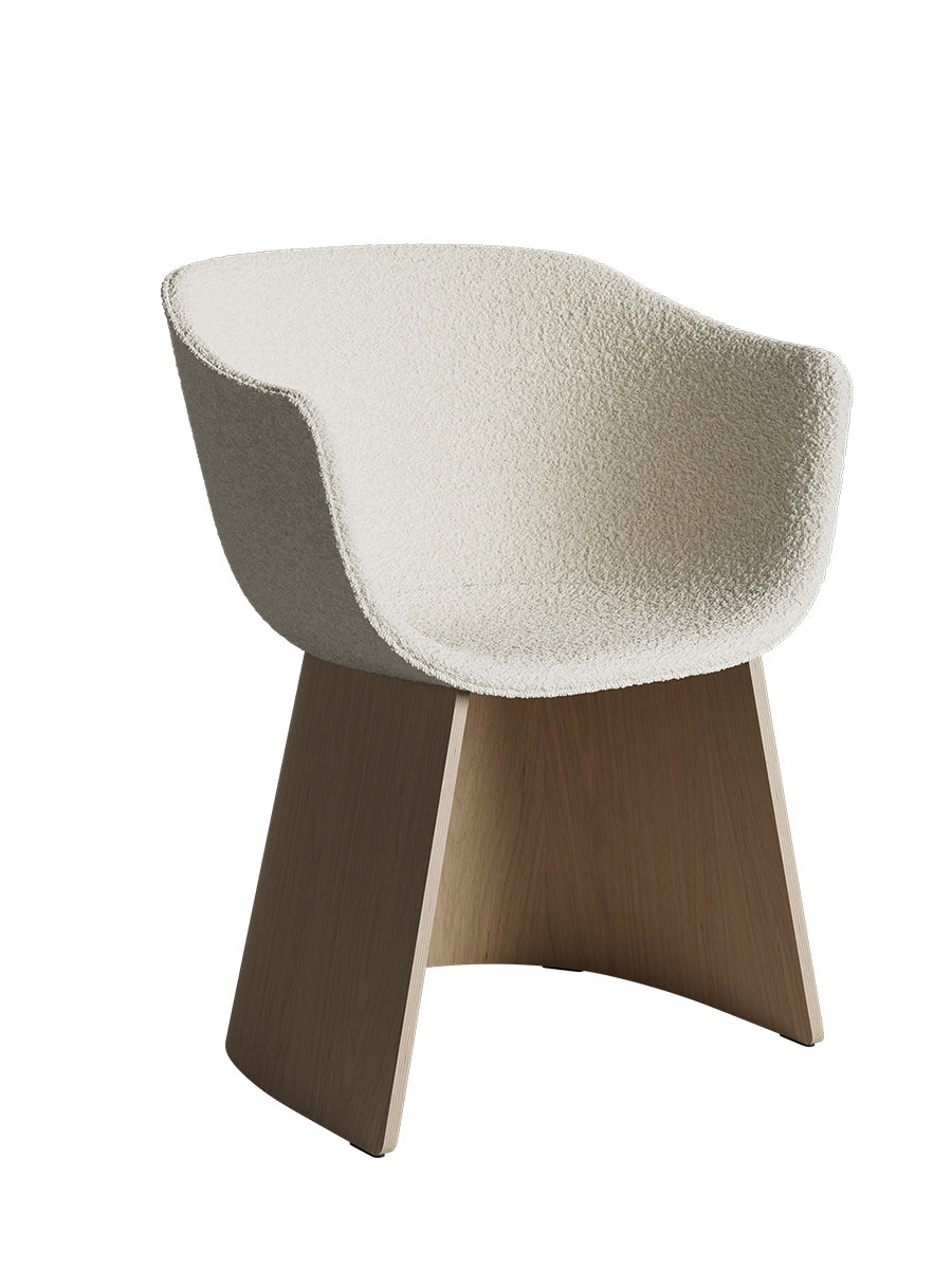 Fritz Hansen - Monolit spisebordsstol m. lave armlæn og finér base - Karakoum 001 - Jacobsen Plus