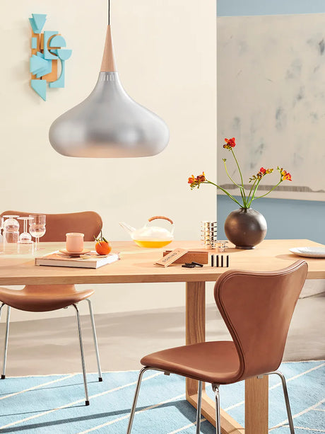 3107 Serie 7, fuldpolstret af Arne Jacobsen - Soft læder / Sort - Jacobsen Plus