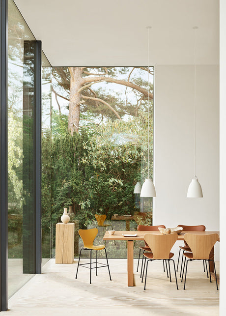 Fritz Hansen - 3107 stol, naturfiner og forsidepolstret i Grace læder - Bøg - Sort læder - Krom stel - Jacobsen Plus