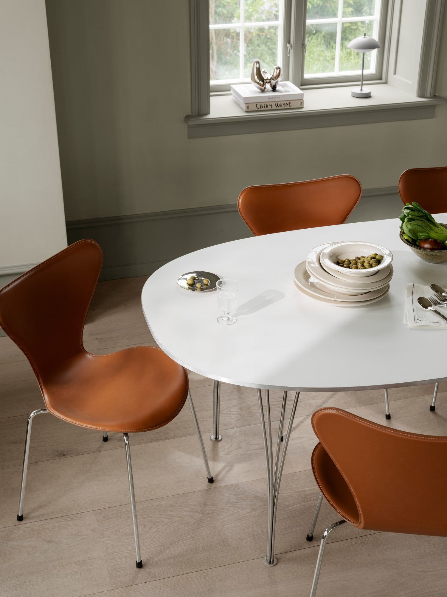 3107 Serie 7 stol, Tailored af Arne Jacobsen