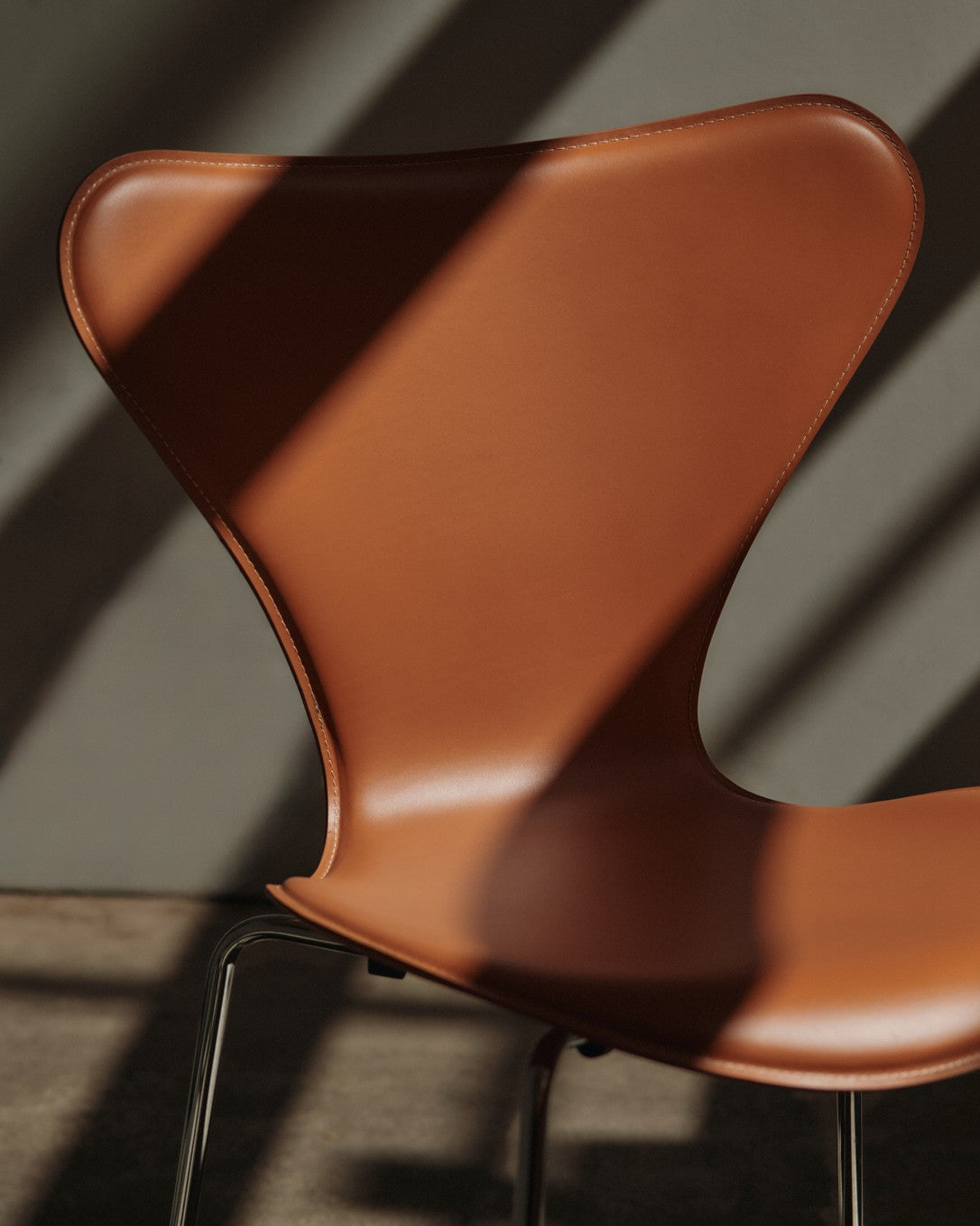 3107 Serie 7 stol, Tailored af Arne Jacobsen
