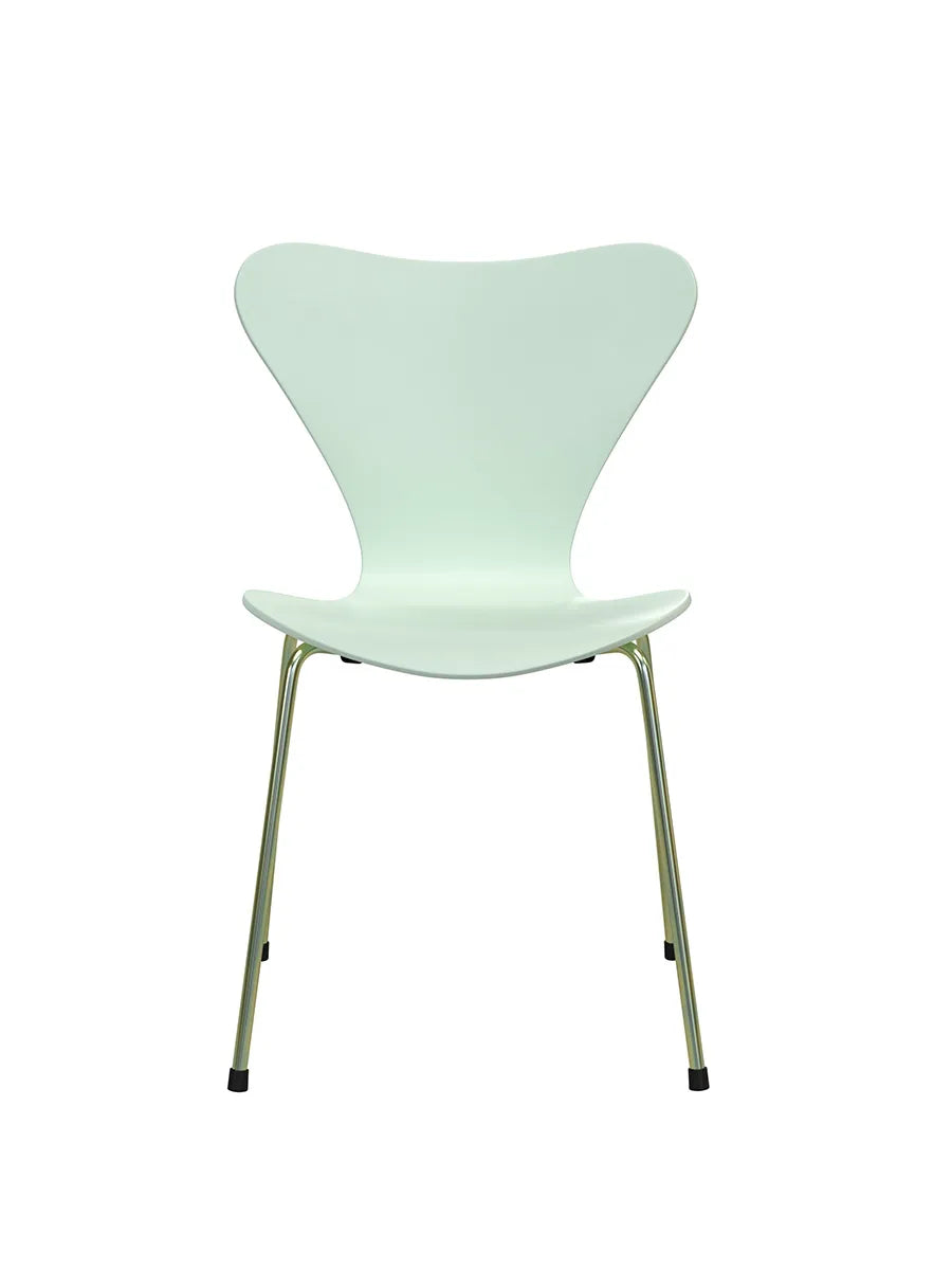 70th Anniversary Edition 3107 Spisebordsstol, 7:14 AM Green af Arne Jacobsen