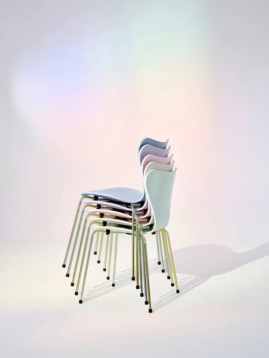 70th Anniversary Edition 3107 Spisebordsstol, 7:14 AM Beige af Arne Jacobsen - 3 - Jacobsen Plus