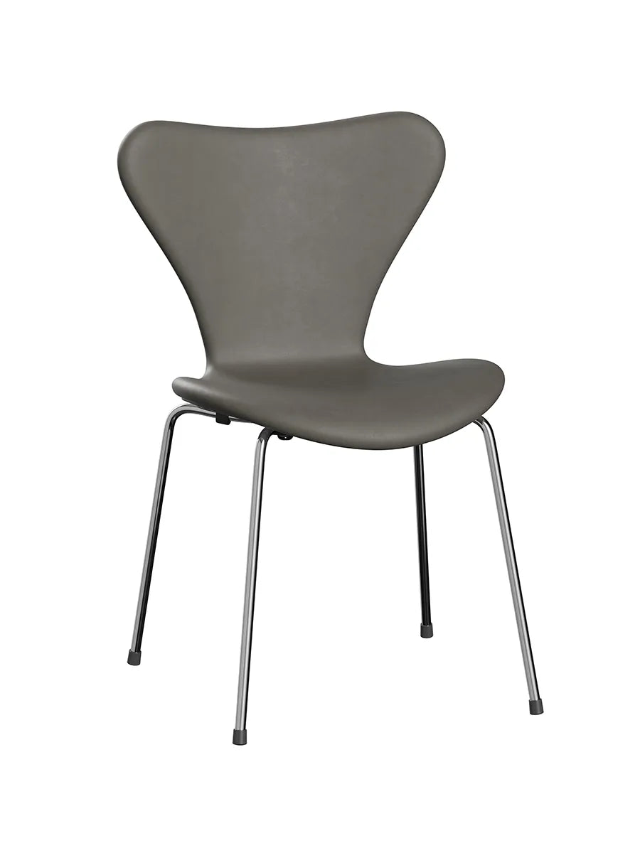 3107 Serie 7, fuldpolstret af Arne Jacobsen - Essential læder / Lava - Jacobsen Plus