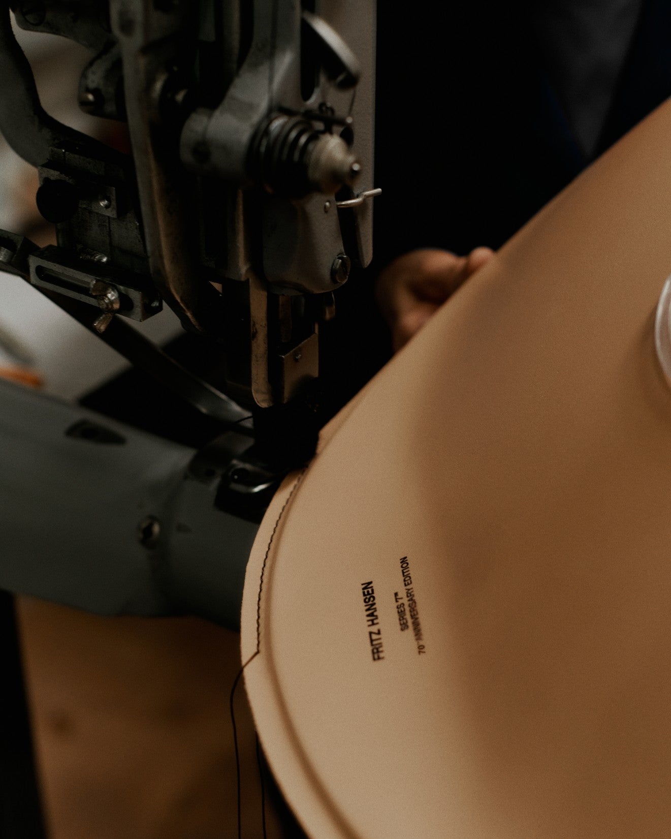 3107 Serie 7 stol, Tailored af Arne Jacobsen