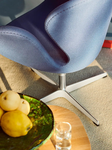 3320 Svanen i stof (prisgruppe 1) af Arne Jacobsen - Fame / 60003 Grå - Jacobsen Plus
