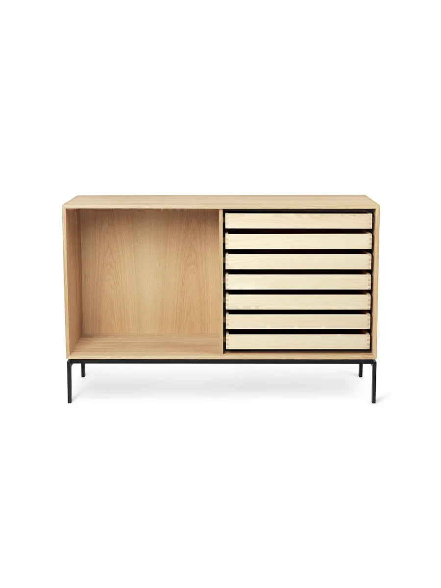 FK63 Reol med ben og bakker fra Carl Hansen & Søn