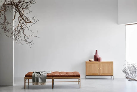 FK63 Kabinet med ben fra Carl Hansen & Søn - Dybde: 36 cm / Eg olie - Jacobsen Plus