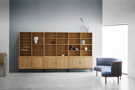 FK63 Reol, oprejst fra Carl Hansen & Søn - Dybde: 27 cm / Eg olie - Jacobsen Plus