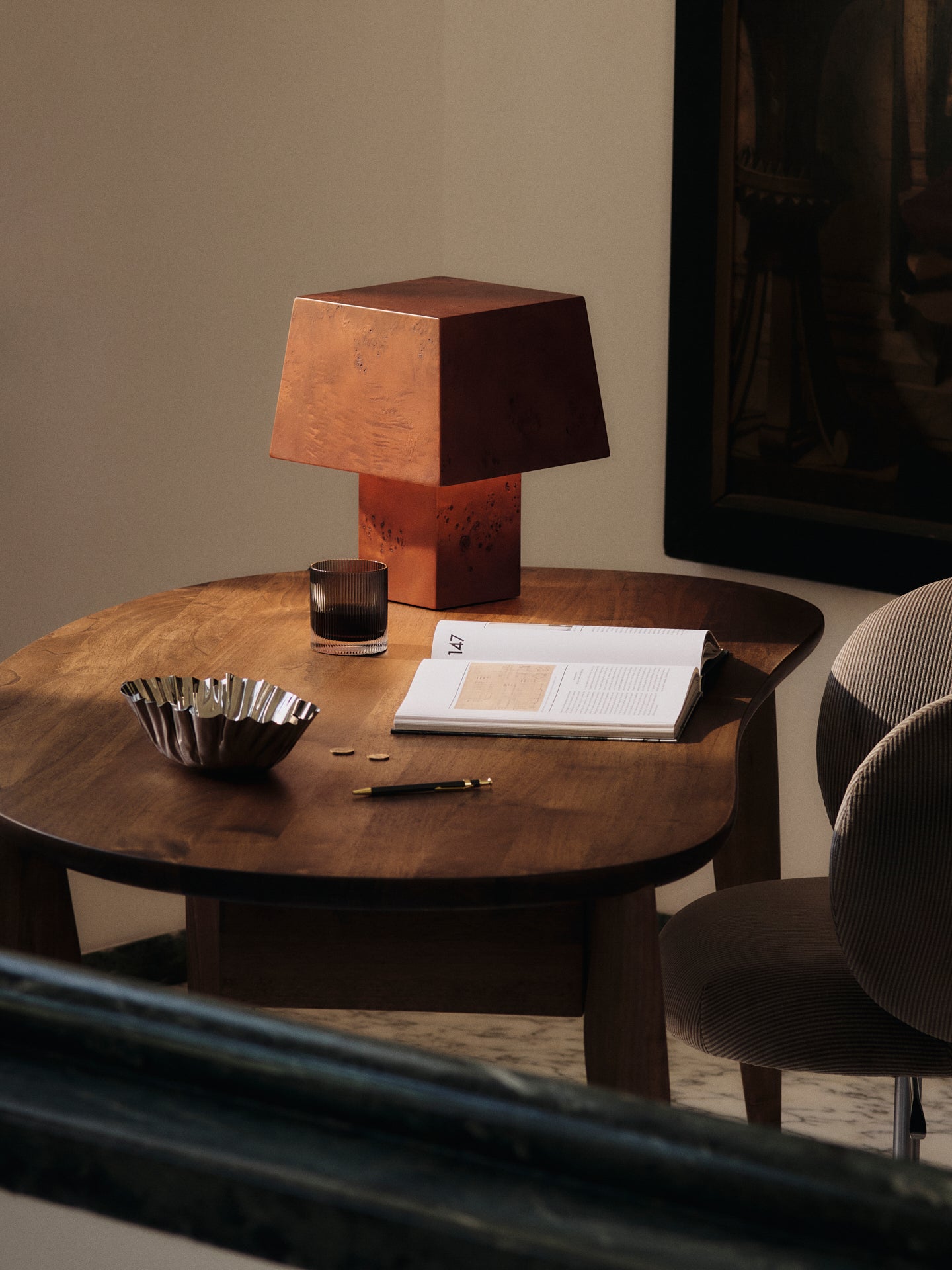 Burl table lampe i Dark Stained Burl fra Ferm Living