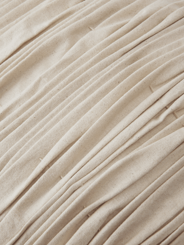 Falda Smocked Bolster Pude fra Ferm Living