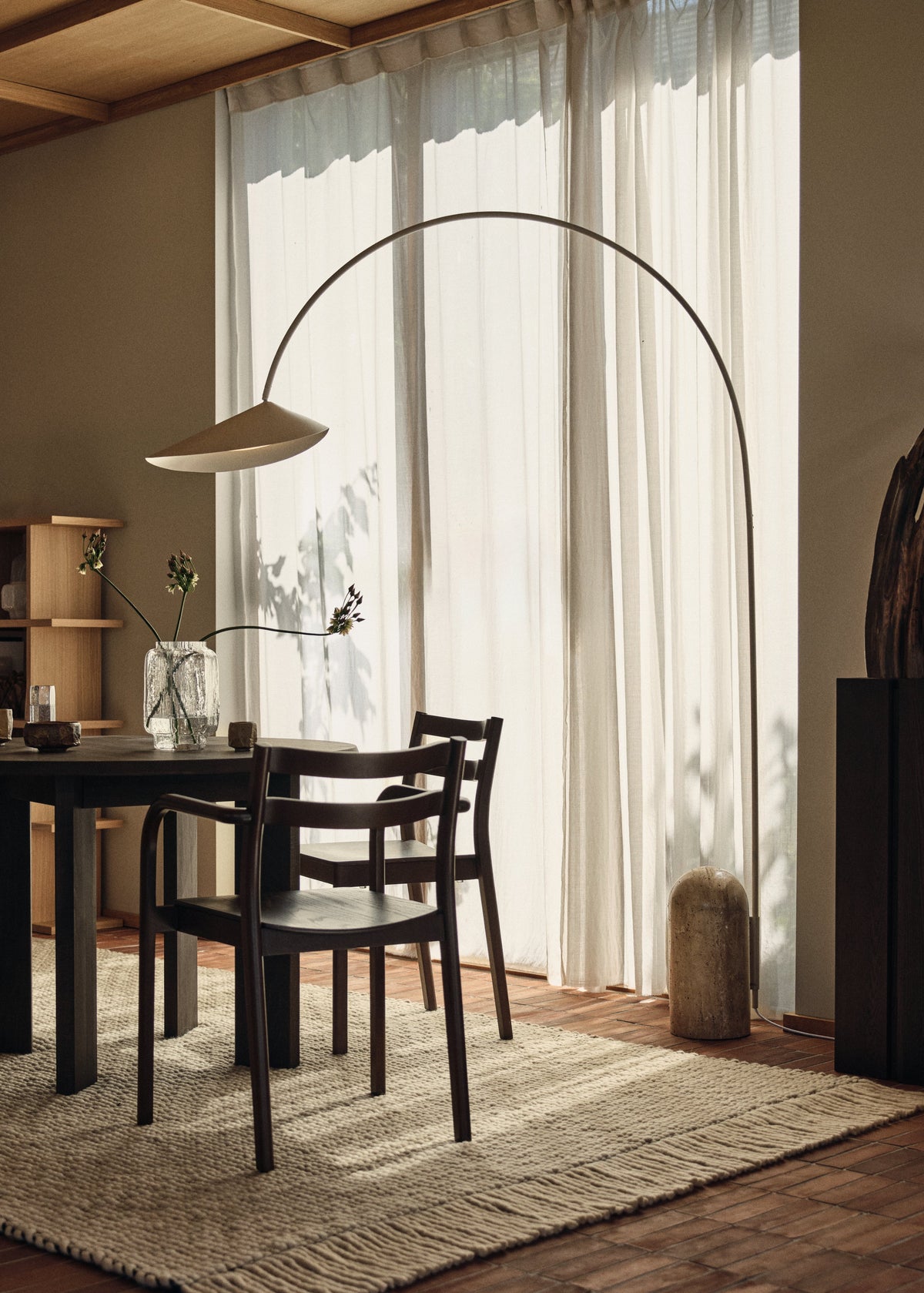 FermLiving Udo Rug gulvtæppe, Off-white/Sort