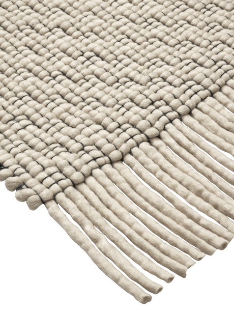 FermLiving Udo Rug gulvtæppe, Off-white/Sort - 140 x 200 cm - Jacobsen Plus