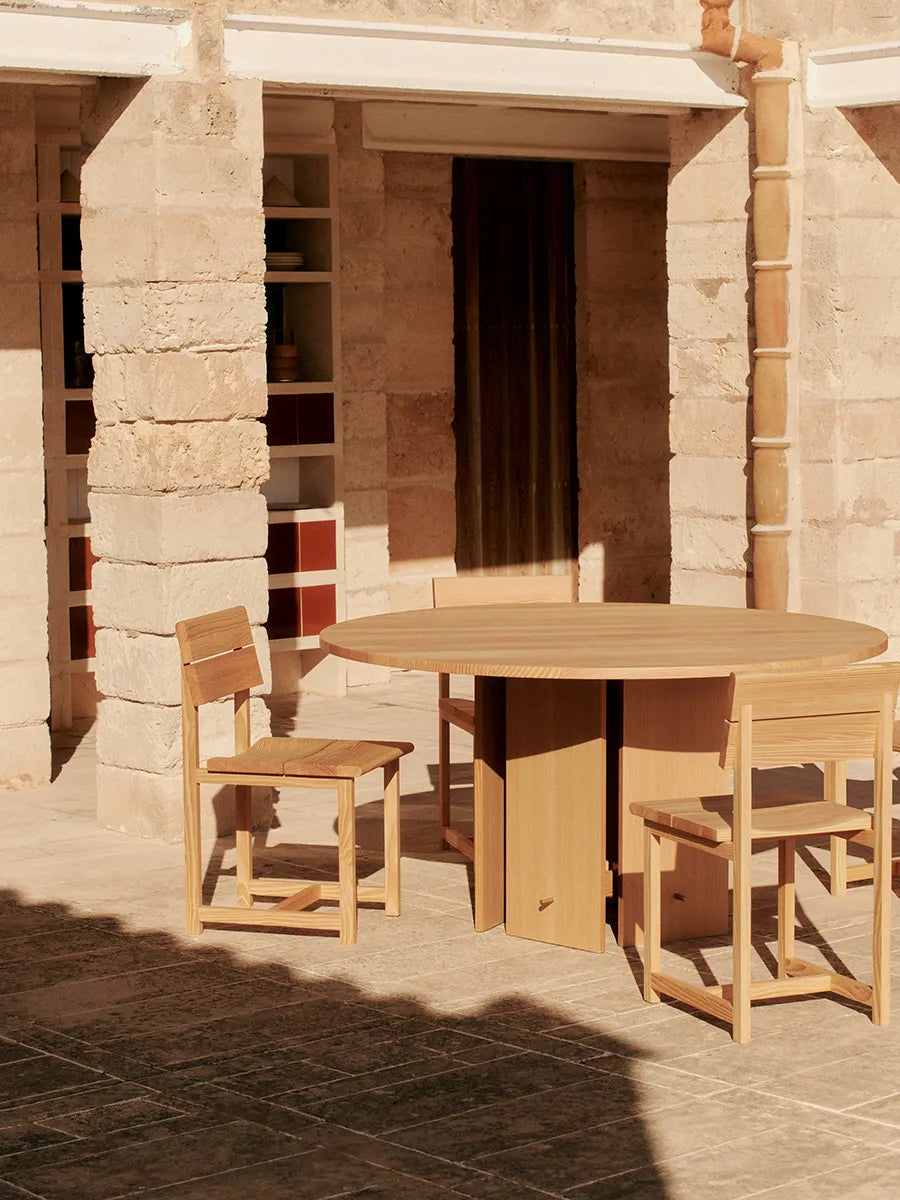 Aukko Dining Table Ø140 fra Ferm Living