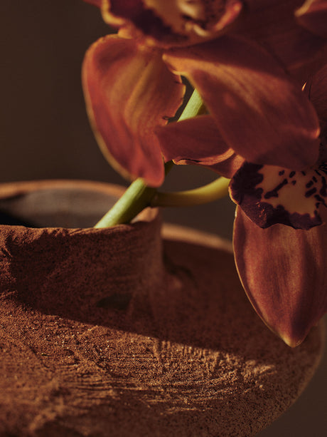 Evio Vase, Small fra Ferm Living - Burnt Umber - Jacobsen Plus