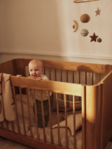 Tilu Baby Cot tremmeseng, olieret eg fra Ferm Living - 2 - Jacobsen Plus