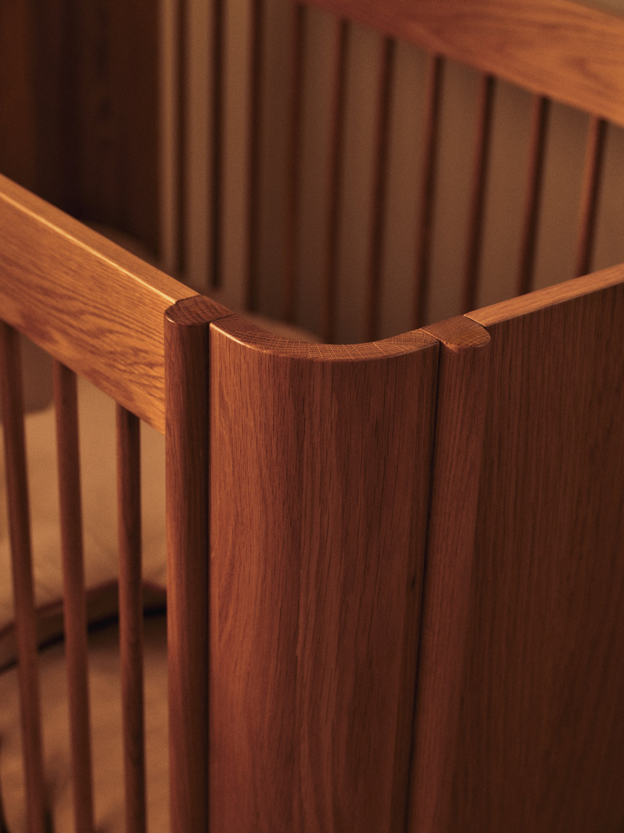 Tilu Baby Cot tremmeseng, olieret eg fra Ferm Living - 3 - Jacobsen Plus