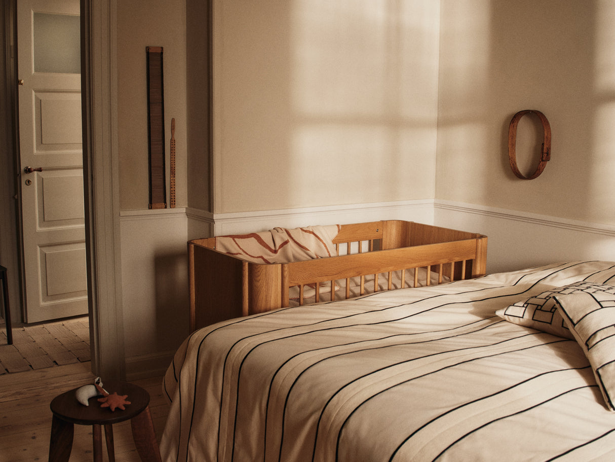 Tilu Baby Cot tremmeseng, olieret eg fra Ferm Living - 7 - Jacobsen Plus