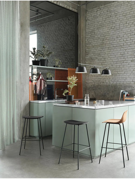 Ambit Rail Lamp fra Muuto - Black - Jacobsen Plus