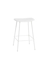 Fiber Counter stool fra Muuto - Lille / Natural white- White base - Jacobsen Plus