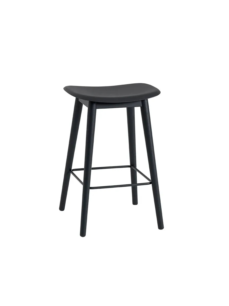 Fiber Bar Stool Wood fra Muuto - Lille / Black- black - Jacobsen Plus