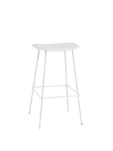 Fiber Counter stool fra Muuto - Stor / Natural white- White base - Jacobsen Plus