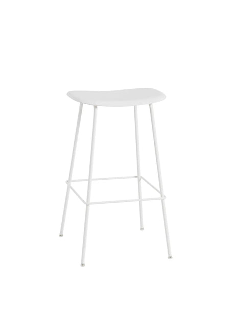 Fiber Counter stool fra Muuto - Stor / Natural white- White base - Jacobsen Plus